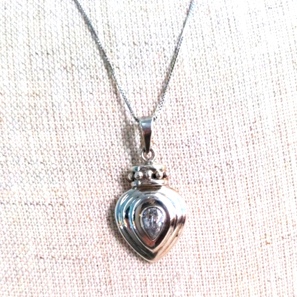 New White Topaz Solid Sterling Silver Heart & Crown Pendant Necklace. Box Chain - Picture 1 of 7